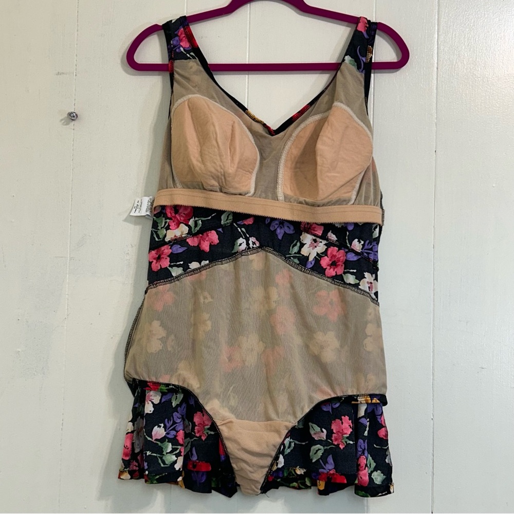 Westbound Beach Summer Swimwear Floral One Piece Skirt Swimsuit Size 24. - Picture 8 of 14
